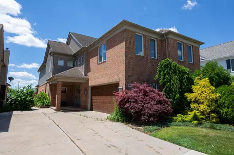 229 Keelson Dr #11, Detroit, MI 48215
