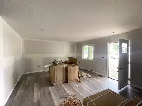 Living - 1111 Lansing Ave, Jackson, MI 49202 photo 1 of 1