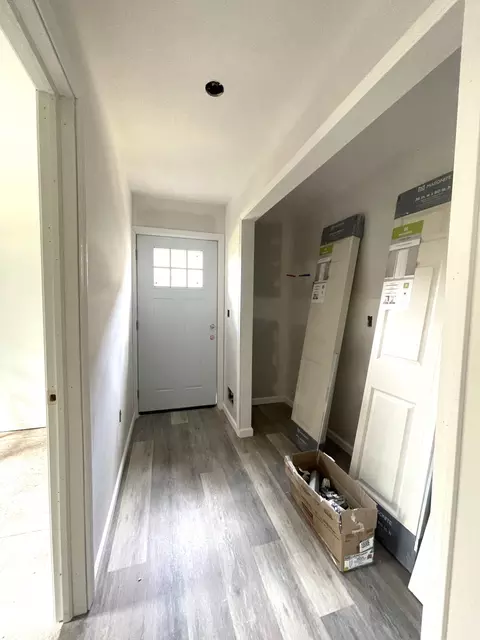 Entry Way - 1111 Lansing Ave, Jackson, MI 49202 photo 2 of 2