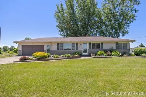 4526 Bauer Rd, Hudsonville, MI 49426