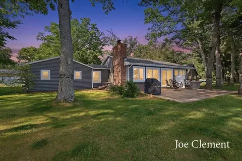 5708 E 52nd St, Newaygo, MI 49337