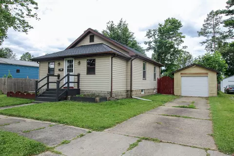 806 West St, Three Rivers, MI 49093