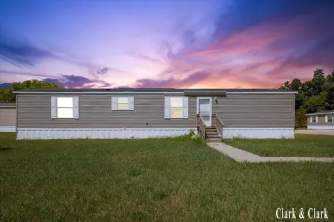 12739 Meadow Dr, Wayland, MI 49348