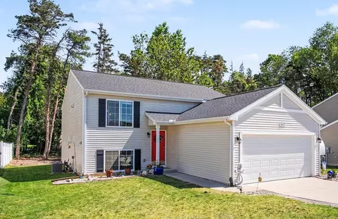 2006 Hillside Dr #8, Greenville, MI 48838