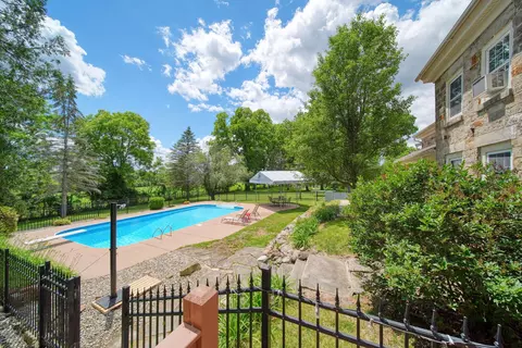 Exterior - 208 Glasgow Rd, Jackson, MI 49201 photo 7 of 67