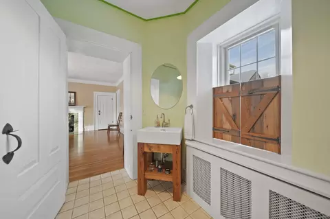 Bath - 208 Glasgow Rd, Jackson, MI 49201 photo 2 of 8