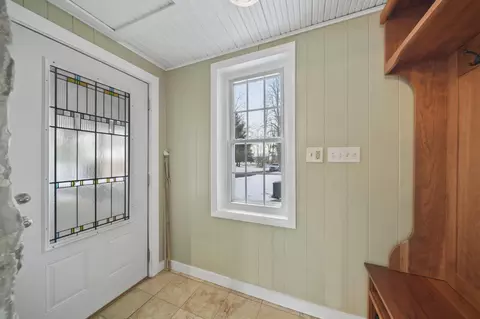 Entry Way - 208 Glasgow Rd, Jackson, MI 49201 photo 1 of 5