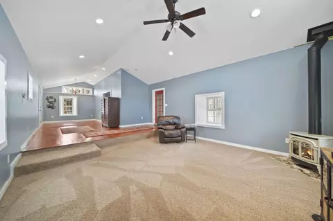 Living - 208 Glasgow Rd, Jackson, MI 49201 photo 4 of 7