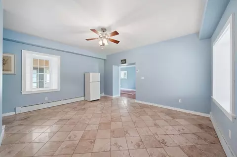 Living - 208 Glasgow Rd, Jackson, MI 49201 photo 3 of 7