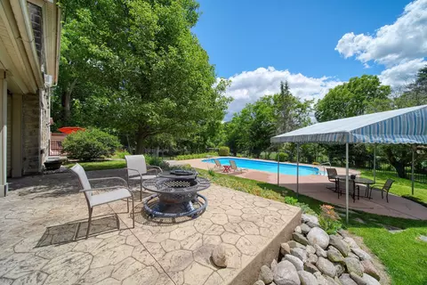 Exterior - 208 Glasgow Rd, Jackson, MI 49201 photo 9 of 67