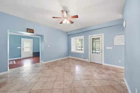 Living - 208 Glasgow Rd, Jackson, MI 49201 photo 1 of 7