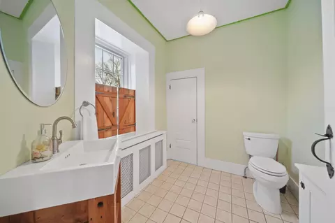 Bath - 208 Glasgow Rd, Jackson, MI 49201 photo 1 of 8