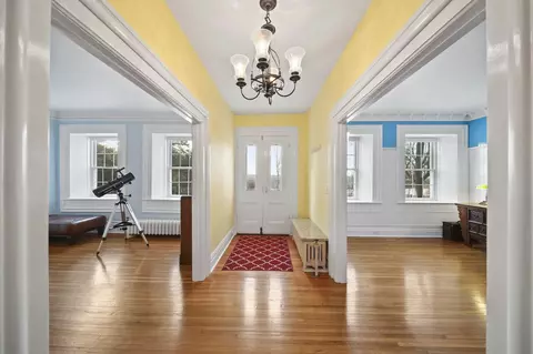 Entry Way - 208 Glasgow Rd, Jackson, MI 49201 photo 5 of 5