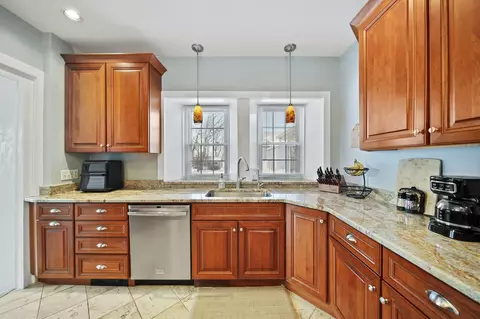 Kitchen - 208 Glasgow Rd, Jackson, MI 49201 photo 3 of 6