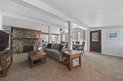 Living - 208 Glasgow Rd, Jackson, MI 49201 photo 7 of 7