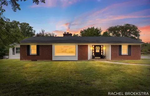 3185 Baker Park Dr SE, Grand Rapids, MI 49508
