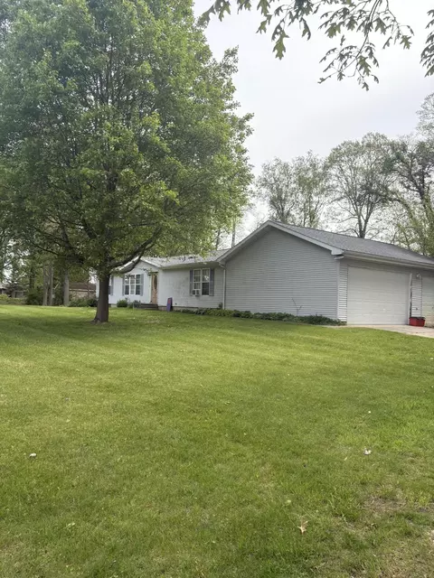 68097 Suzanne Dr, Edwardsburg, MI 49112