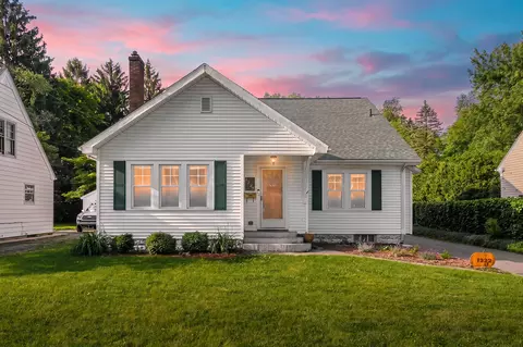 1222 Lakeway Ave, Kalamazoo, MI 49001