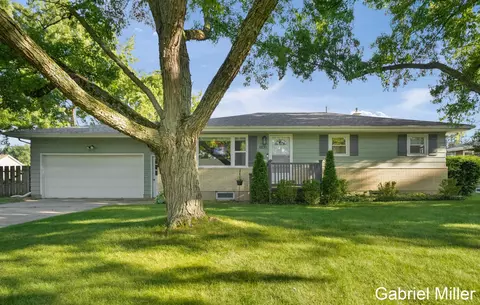 1600 Barbara Ann Dr, Stevensville, MI 49127