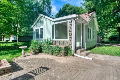 6741 Wood Rd, Norton Shores, MI 49444
