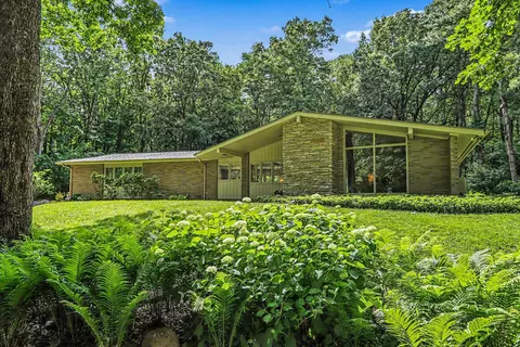 6028 Manorwood Dr, Kalamazoo, MI 49009