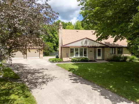 2121 Lakewood Dr, Kalamazoo, MI 49001