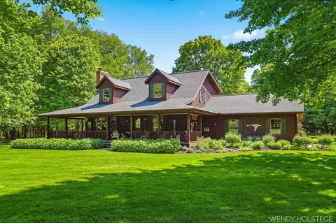 6994 Frontier Dr, West Olive, MI 49460