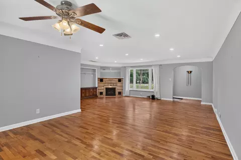 Living - 1253 Levant St, Jackson, MI 49203 photo 8 of 11