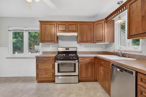 Kitchen - 1253 Levant St, Jackson, MI 49203 photo 3 of 3