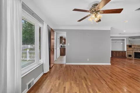 Living - 1253 Levant St, Jackson, MI 49203 photo 11 of 11