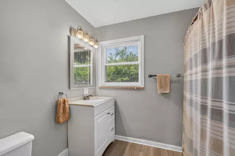 Bath - 1253 Levant St, Jackson, MI 49203 photo 1 of 4