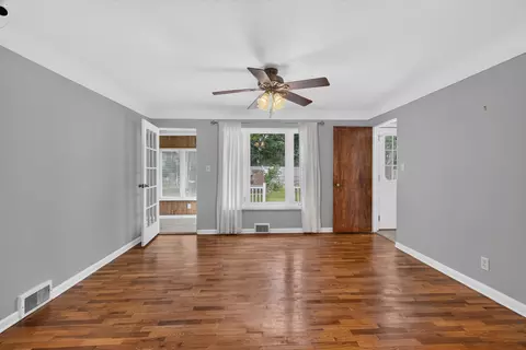 Living - 1253 Levant St, Jackson, MI 49203 photo 10 of 11