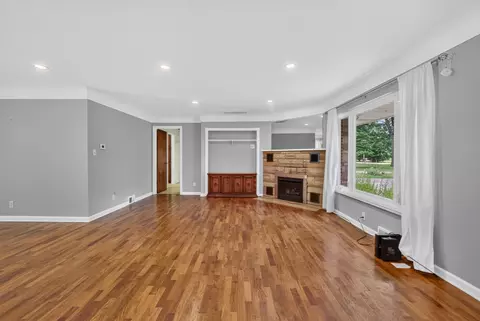 Living - 1253 Levant St, Jackson, MI 49203 photo 7 of 11