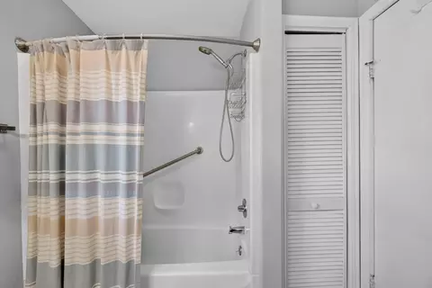 Bath - 1253 Levant St, Jackson, MI 49203 photo 3 of 4
