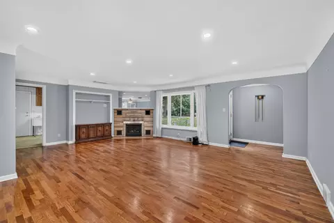 Living - 1253 Levant St, Jackson, MI 49203 photo 3 of 11