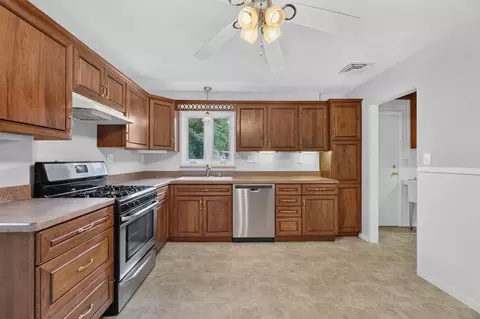 Kitchen - 1253 Levant St, Jackson, MI 49203 photo 2 of 3