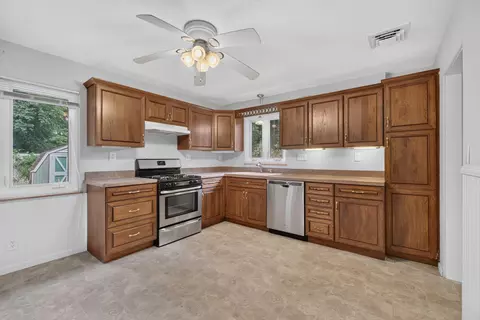 Kitchen - 1253 Levant St, Jackson, MI 49203 photo 1 of 3
