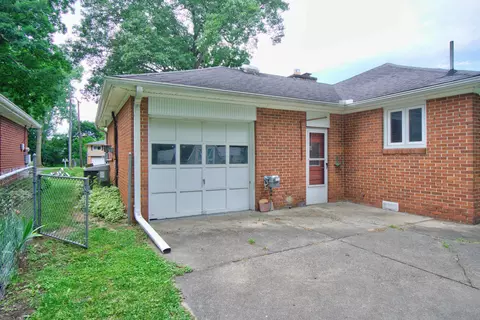 Exterior - 1253 Levant St, Jackson, MI 49203 photo 6 of 17