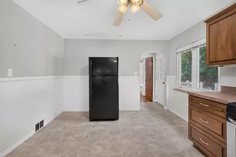 Entry Way - 1253 Levant St, Jackson, MI 49203 photo 2 of 3