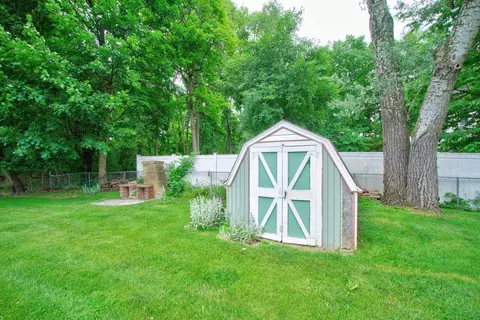 Exterior - 1253 Levant St, Jackson, MI 49203 photo 14 of 17