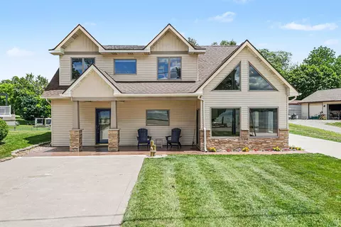 703 Lake Dr, Coldwater, MI 49036