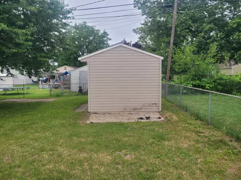 Exterior - 6322 Princess St, Taylor, MI 48180 photo 4 of 7