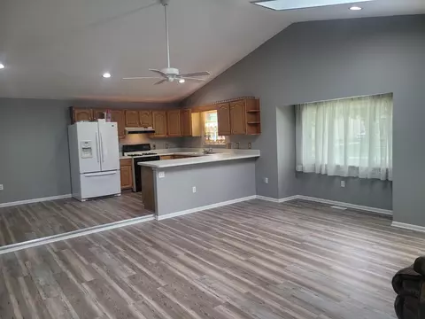 Living - 6322 Princess St, Taylor, MI 48180 photo 2 of 5
