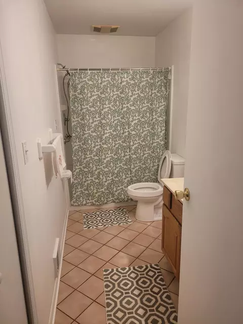 Bath - 6322 Princess St, Taylor, MI 48180 photo 5 of 6