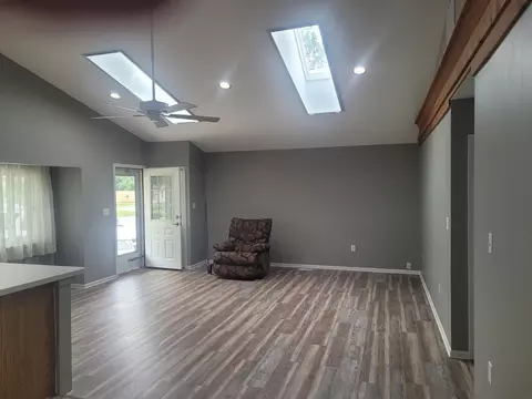 Living - 6322 Princess St, Taylor, MI 48180 photo 4 of 5