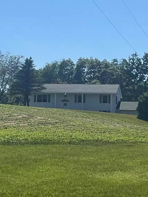 11749 S Locust Ave, Sand Lake, MI 49343