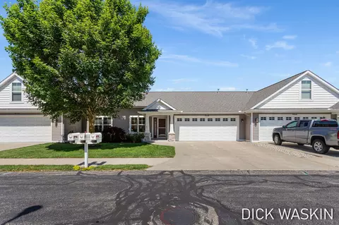 1276 Prestwick Dr, Holland, MI 49423