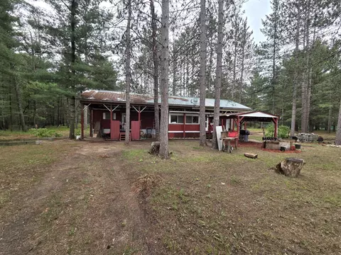 1909 W 16th St, Baldwin, MI 49304