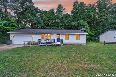 1518 E Mcmillan Rd, Muskegon, MI 49445