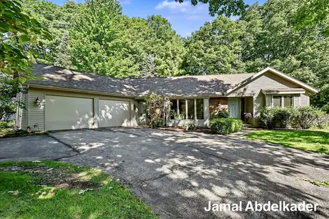 18777 Iroquois Dr, Spring Lake, MI 49456